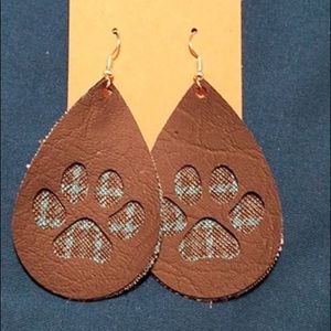 Paw print earrings 🐾